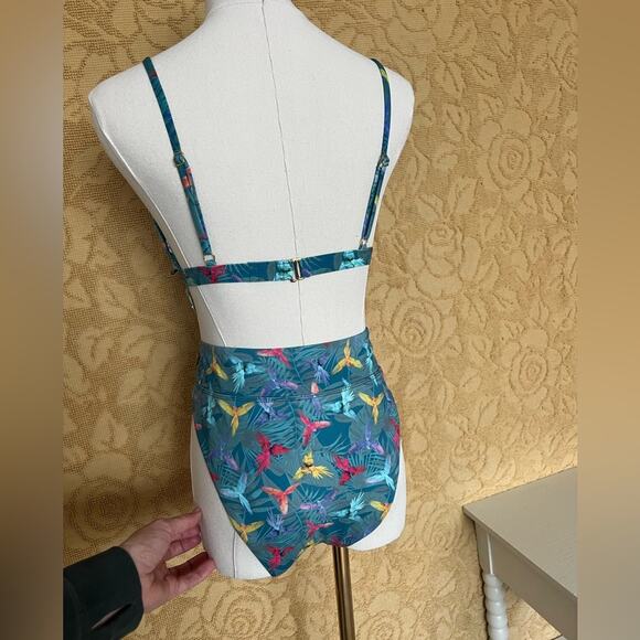 La Vie En Rose Parrot Print High Leg Triangle‎ Bikini Bathing Suit. - Picture 4 of 13